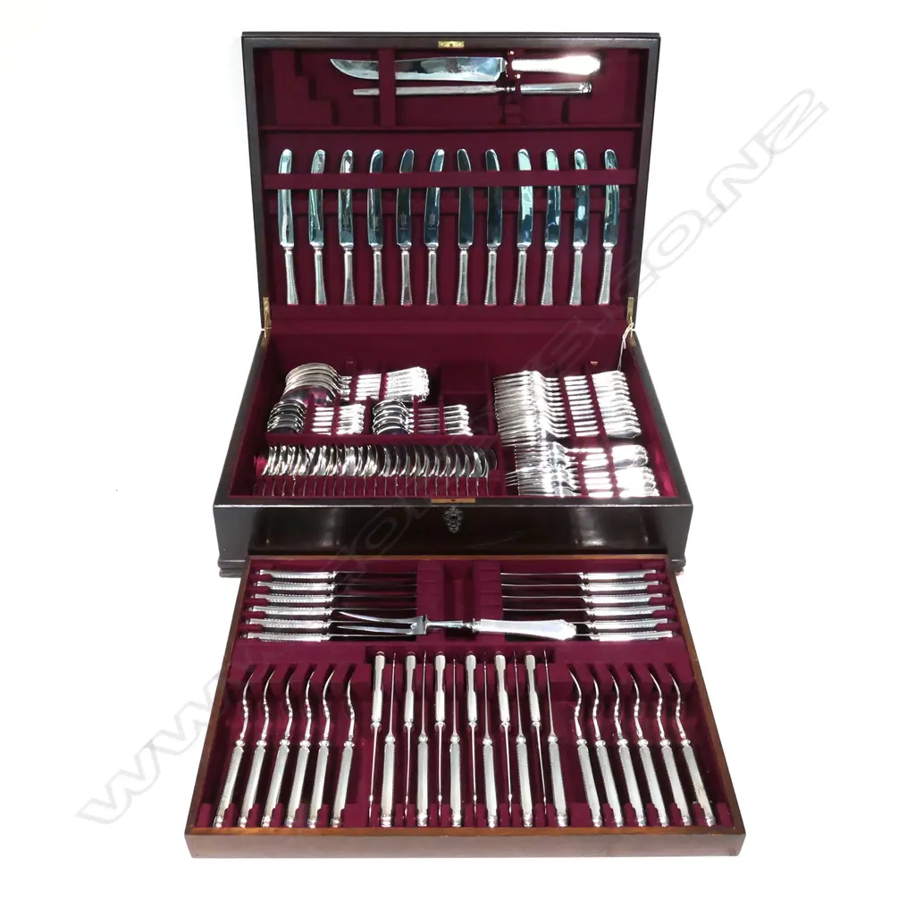 MAPPIN & WEBB SHEFFIELD 12 PLACE S/PLATE QUALITY CUTLERY SERVICE MID 20thC Image 1++