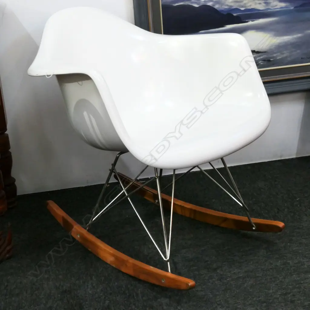 EAMES MOULDED PLASTIC R A R REPLICA ROCKING CHAIR h 700 mm Image 1++