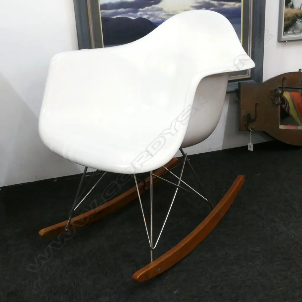 EAMES MOULDED PLASTIC R A R REPLICA ROCKING CHAIR h 700 mm Image 1++
