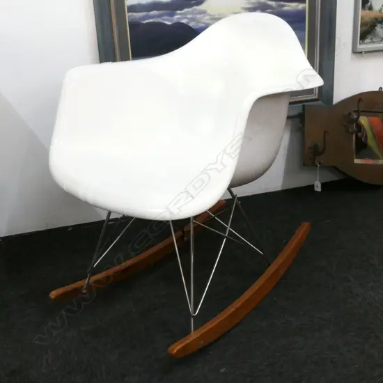 EAMES MOULDED PLASTIC R A R REPLICA ROCKING CHAIR h 700 mm