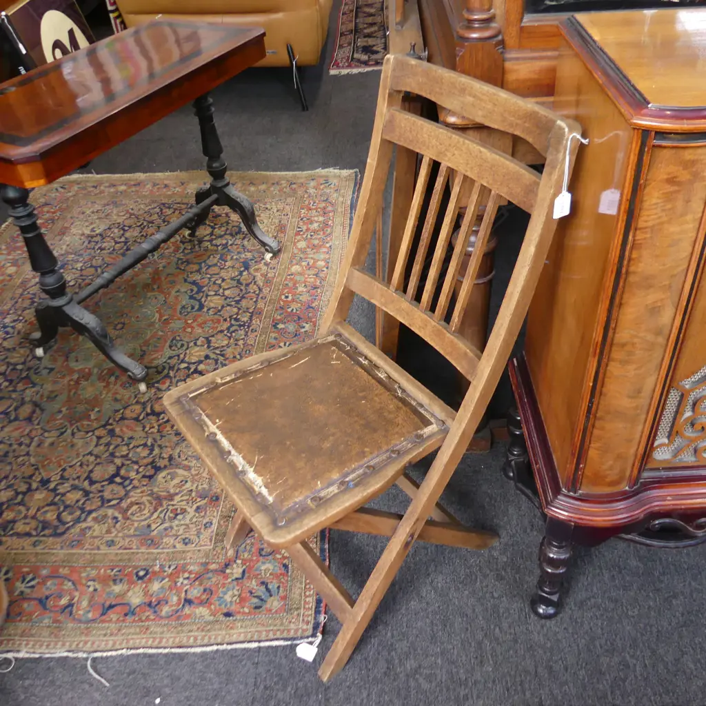 VINTAGE OAK FOLDING CHAIR Image 1++