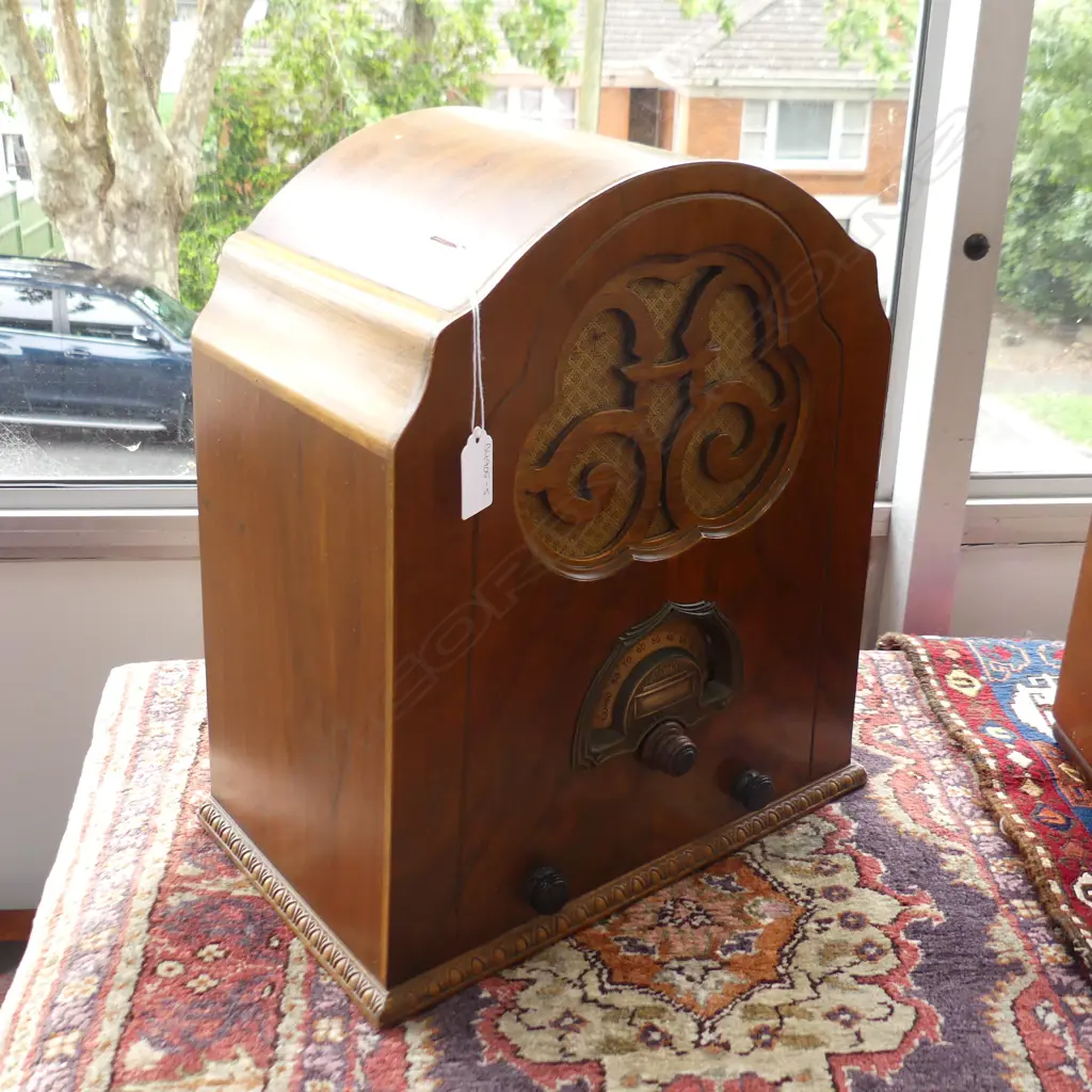 COLONIAL CATHEDRAL RADIO  300 x 190 x 380mm Image 1++
