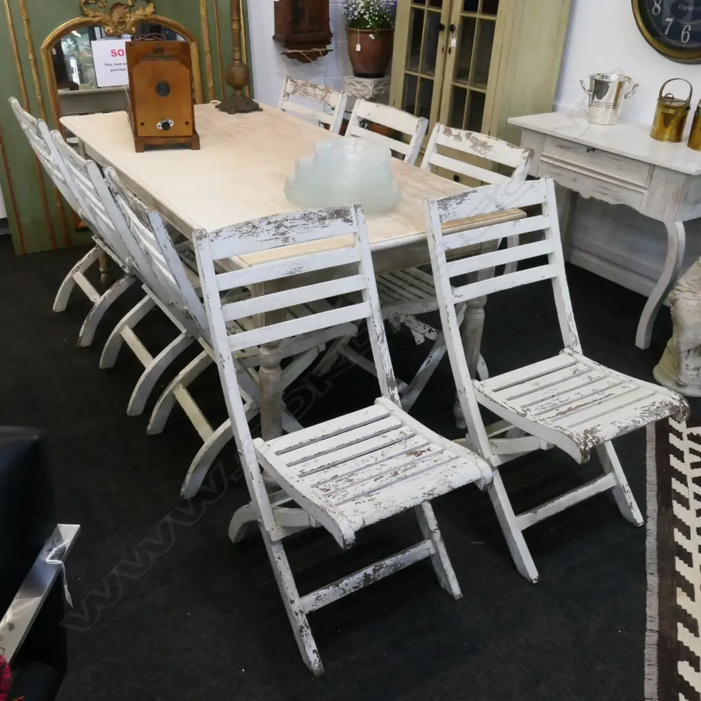 8 WHITE PAINTED FOLDING CHAIRS Image 1++