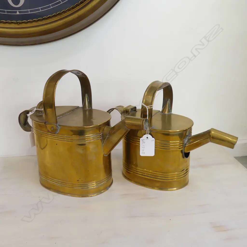 2 ANTIQUE BRASS WATERING CANS; R. PERRY & SONS WOLVERHAMPTON H.230mm (1 w. SPOUT AF) Image 1++