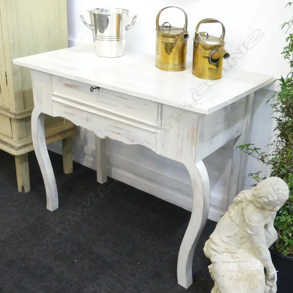 ANTIQUE FRENCH STYLE MODERN WHITE DISTRESSED PAINTED SIDE TABLE Image 1++