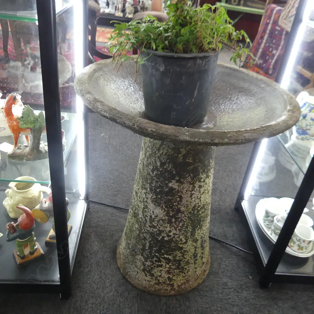 VINTAGE BIRD BATH -H.570mm . Image 1++