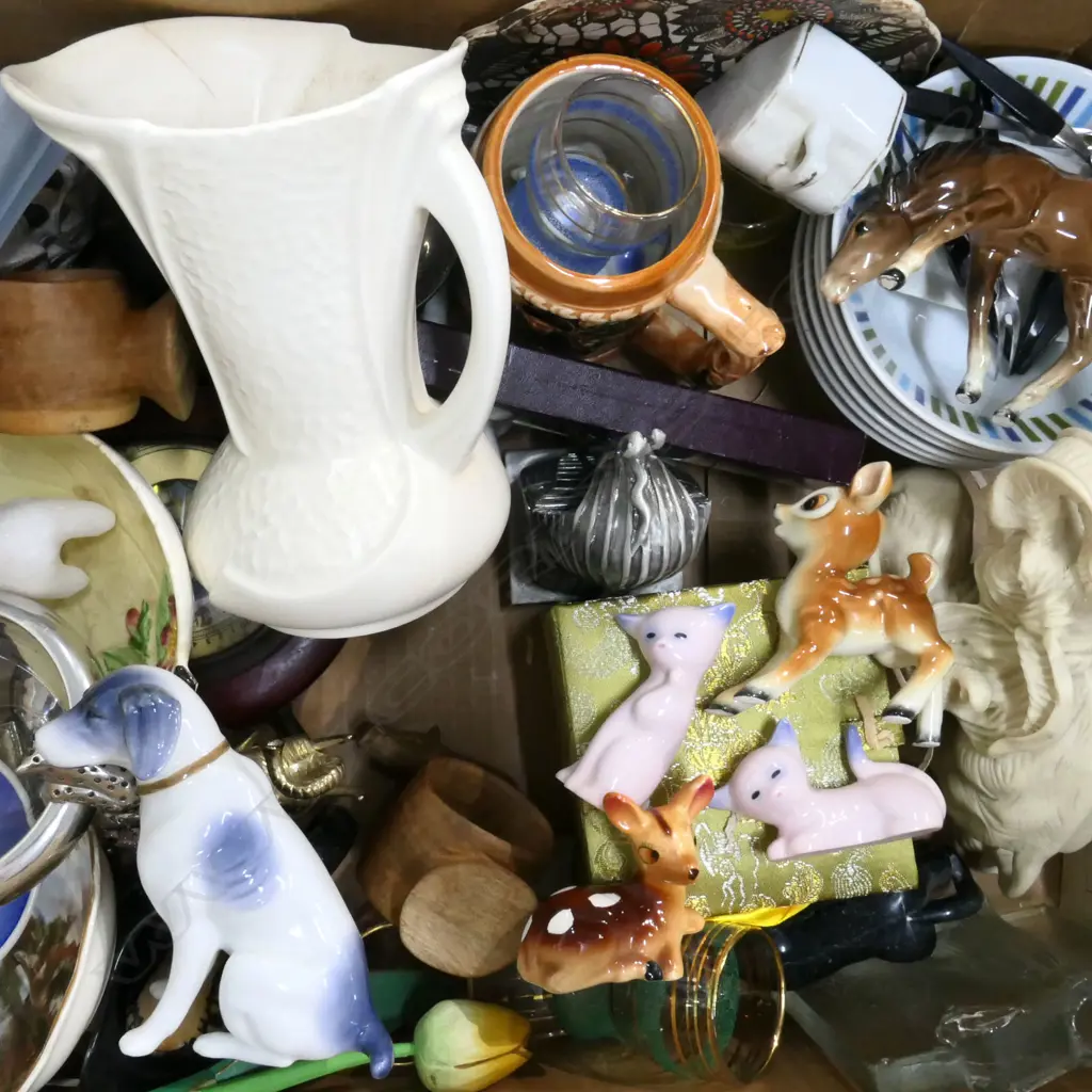 BOX LOT ASST. TRINKETS Image 1++