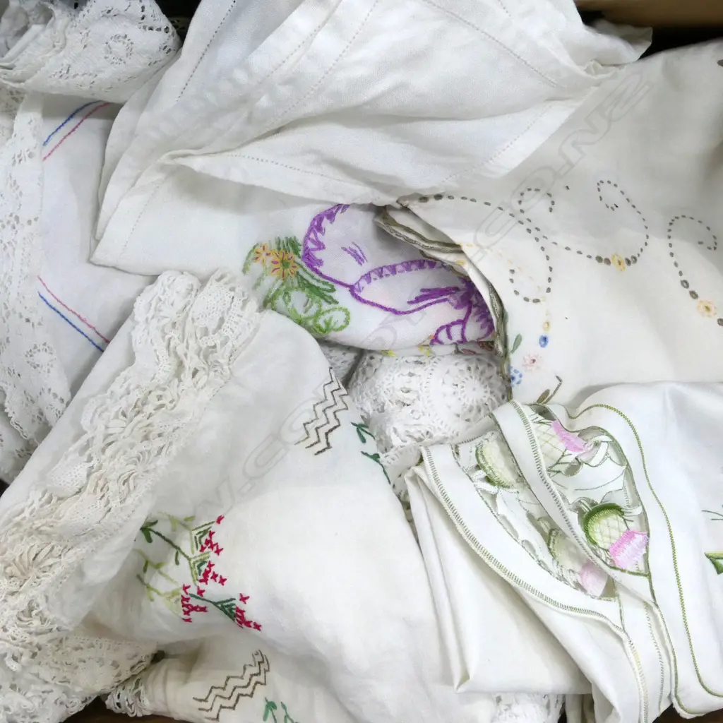 BOX VINTAGE LINEN Image 1++
