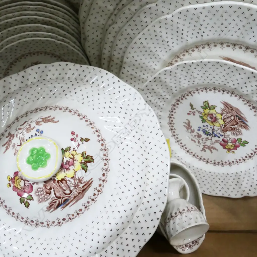 LARGE ROYAL DOULTON 'GRANTHAM' PART DINNER SERVICE Image 1++