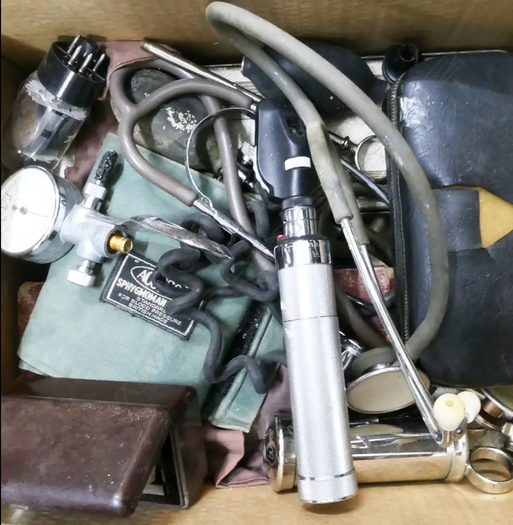 ASST. VINTAGE MEDICAL EQUIPMENT Image 1++