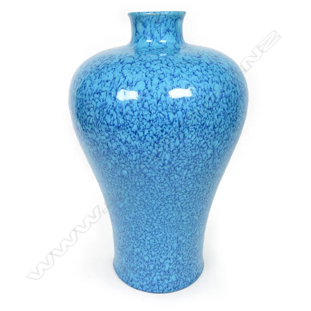A Chinese Meiping vase, Image 1++