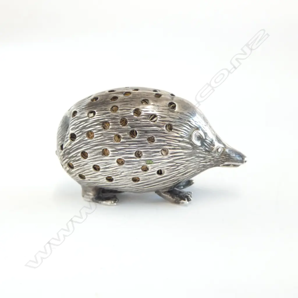 A small sterling silver porcupine pin cushion, Image 1++