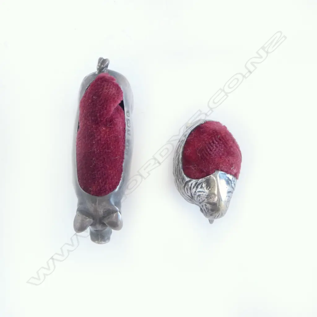 Two miniature silver pin cushions, Image 1++