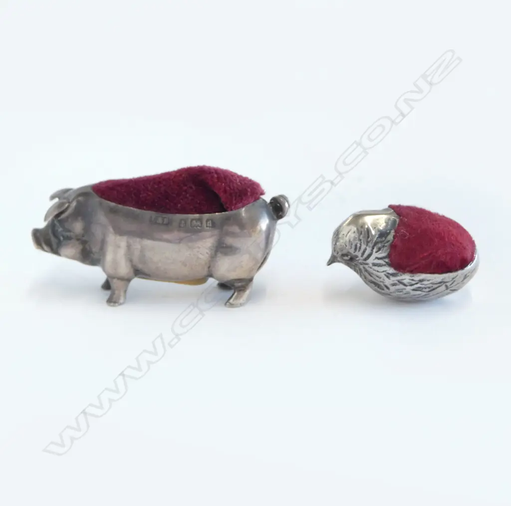Two miniature silver pin cushions, Image 1++