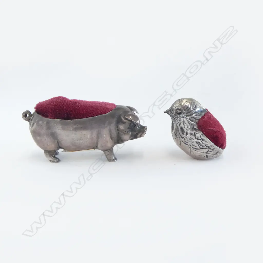 Two miniature silver pin cushions, Image 1++