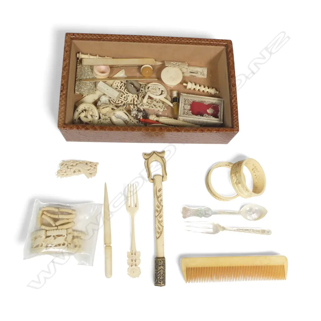 Faux snakeskin box containing an assortment of small ivory pieces, some damaged, some incomplete, along with an ivorine parasol handle Image 1++