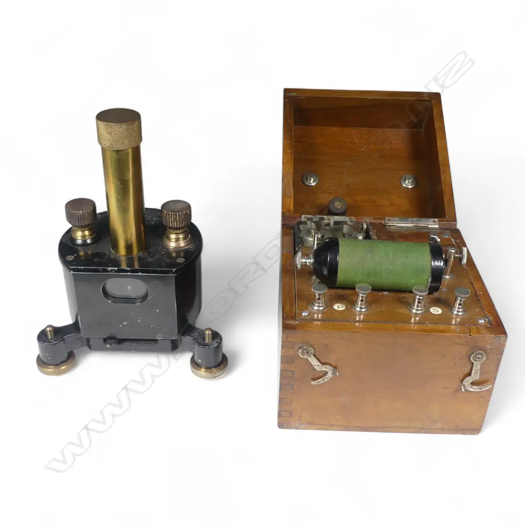 Smith's portable electrotherapy device and W.G.Pye & Co galvanometer in black painted case. Image 1++