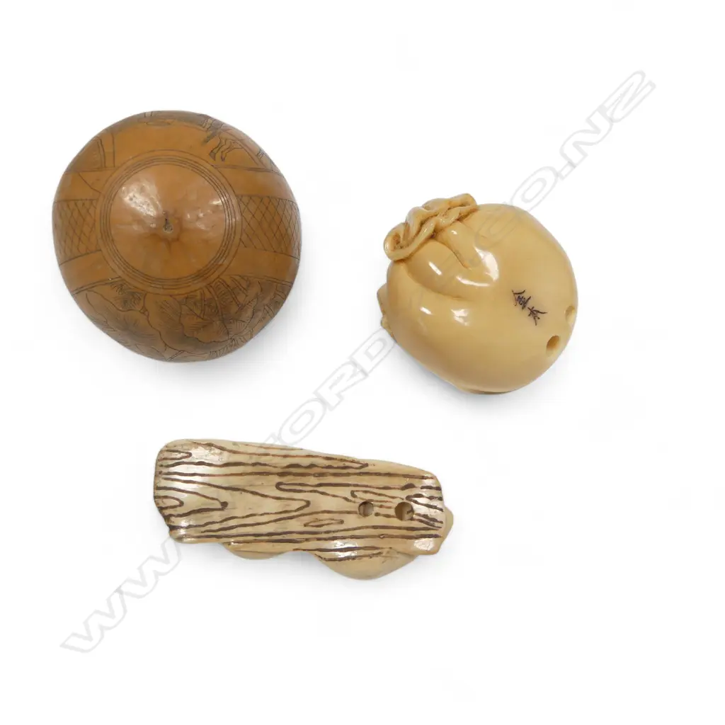 Two Japanese netsuke and a snuff gourd - the ivory netsuke of two hounds; the coroza nut netsuke of a food sack, one rat inside another gnawing on the rope binding; the small spherical gourd with erotic engraving. Image 1++