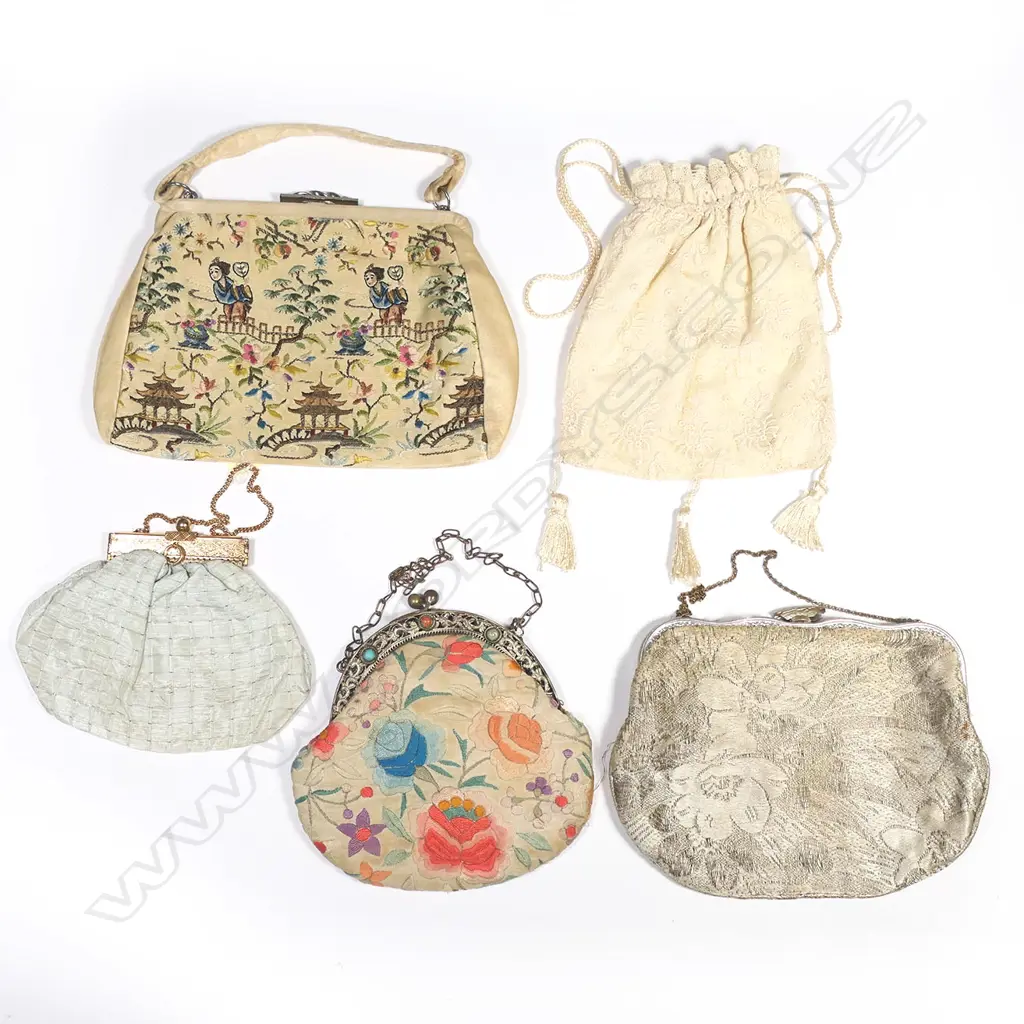 A selection of various handbags Image 1++