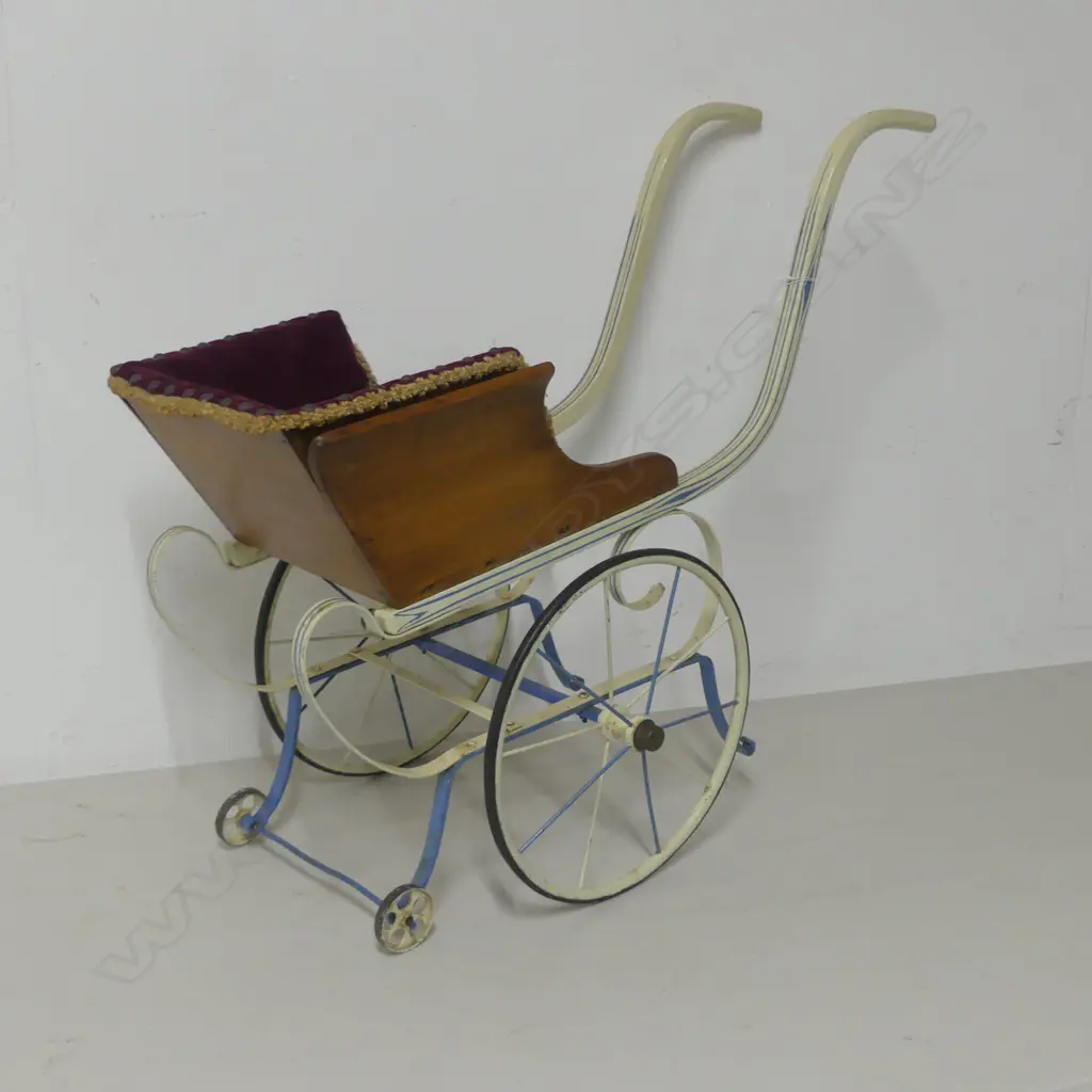 Antique child's dog cart, Image 1++