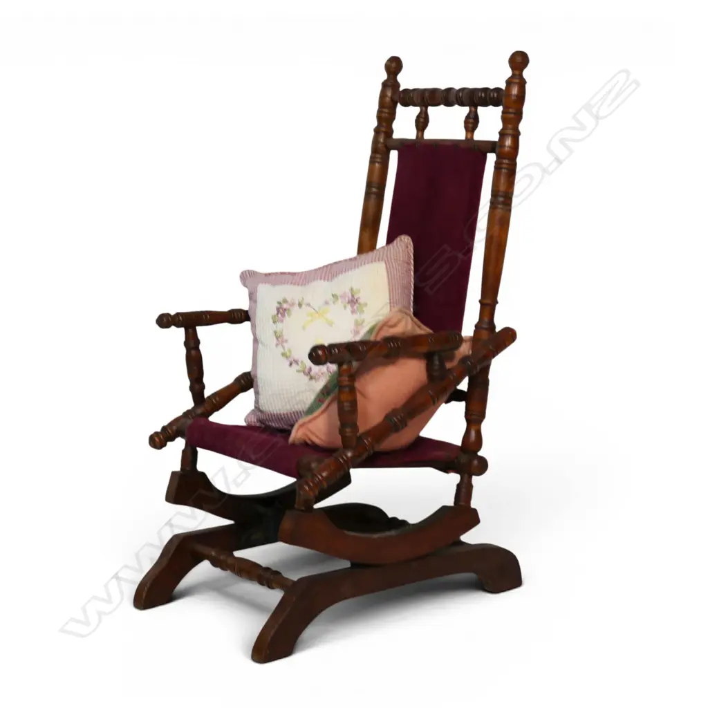 Antique child's rocking chair Image 1++