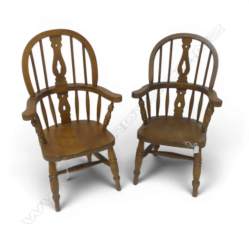 Pair of children's Windsor chairs Image 1++
