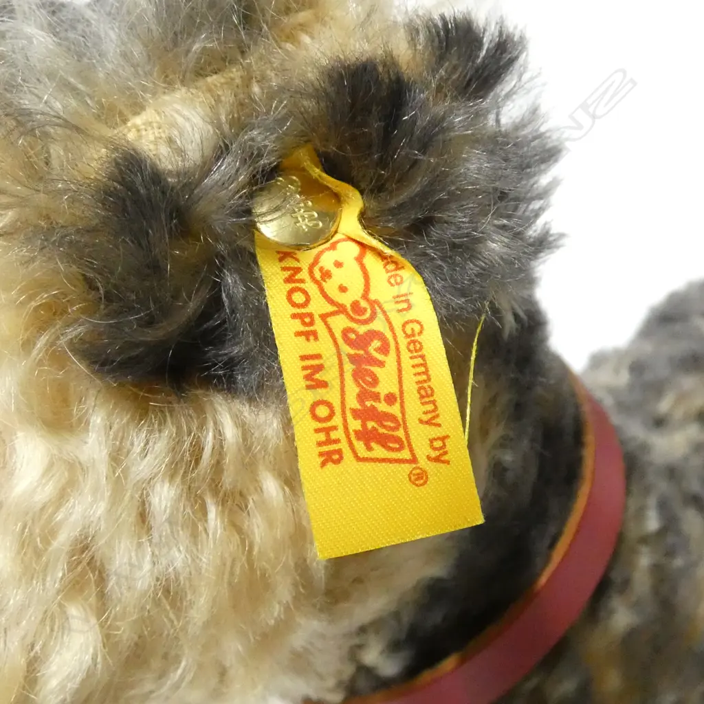 Vintage tagged Steiff soft toy large dog, Image 1++