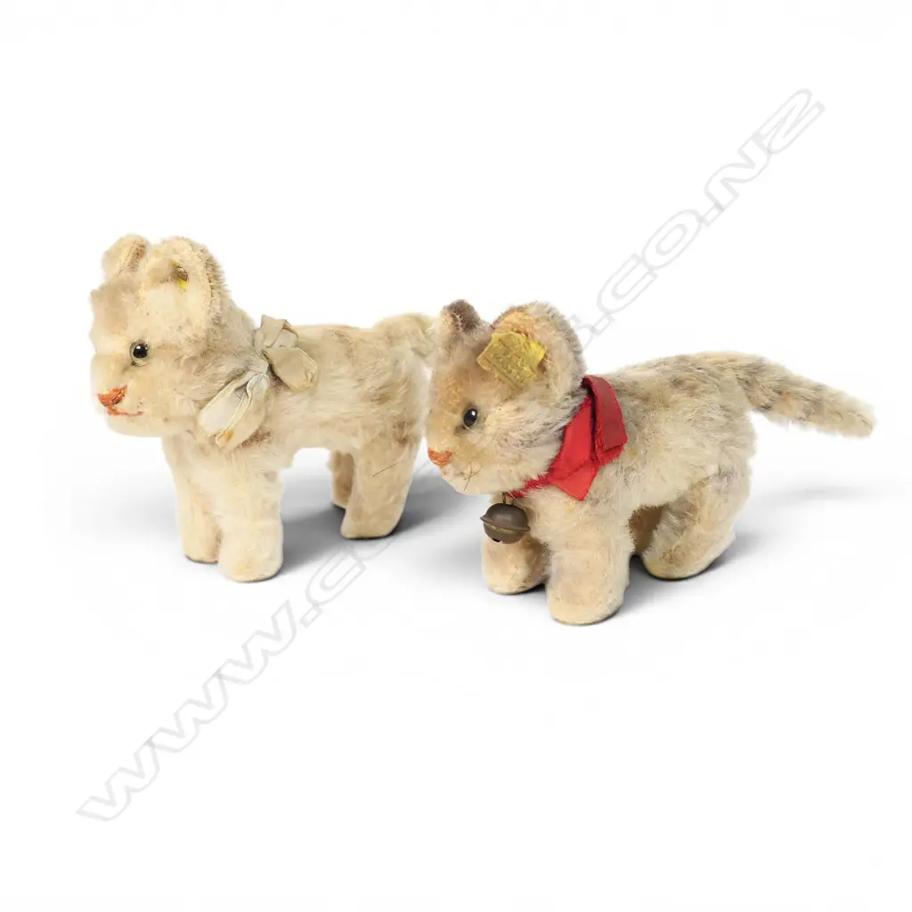 Two vintage soft toy tagged Steiff cats, Image 1++