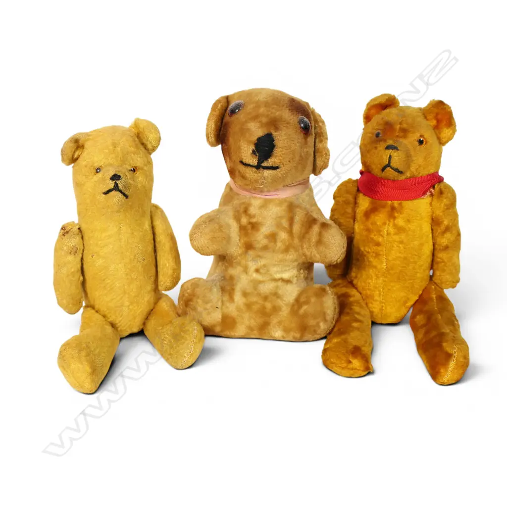 Three vintage small plush soft toy bears, Image 1++