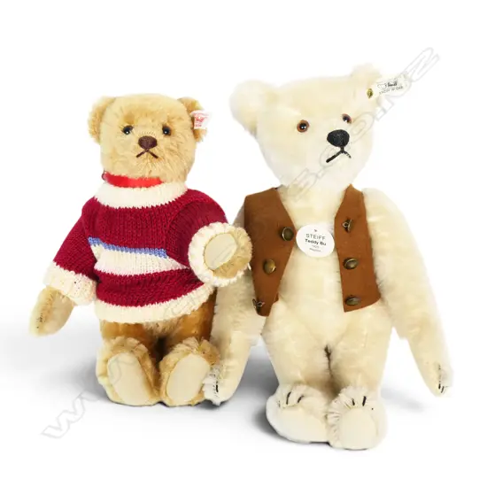 Two modern Steiff teddy bears,