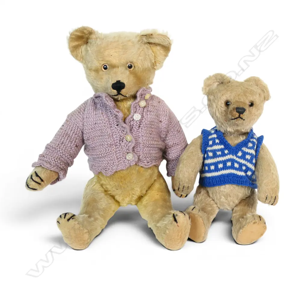 Two early 20thC mohair untagged Yes/No teddy bears, Image 1++