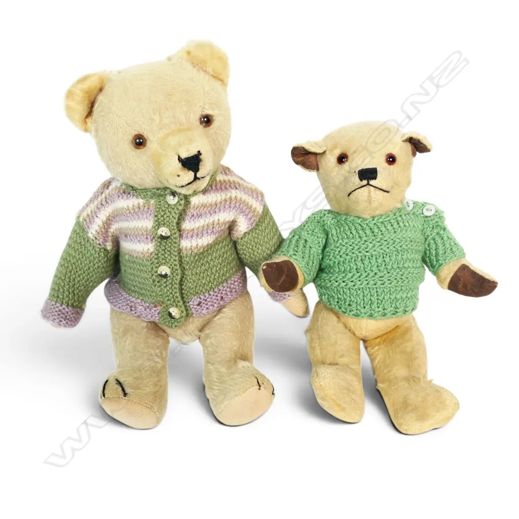 Two vintage mohair teddy bears, Image 1++