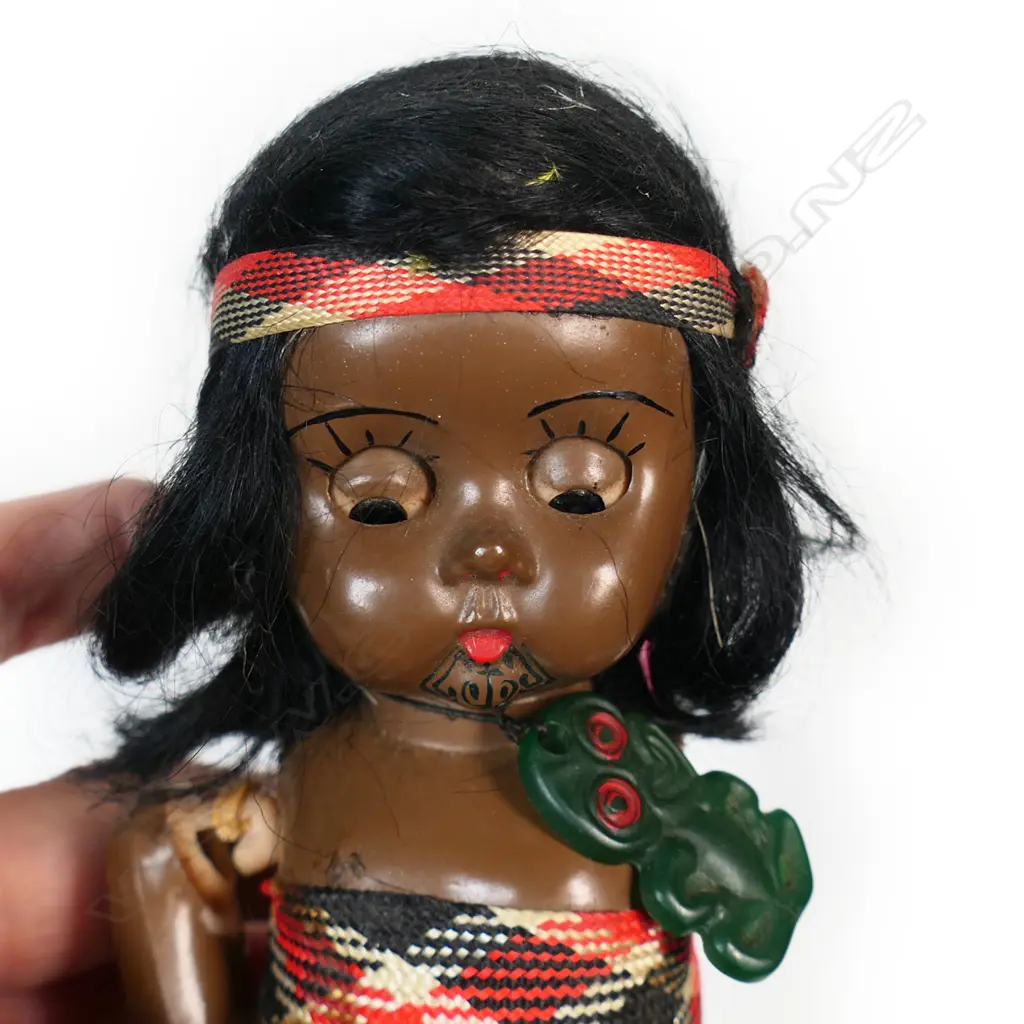 Two vintage Māori hard plastic dolls, Image 1++