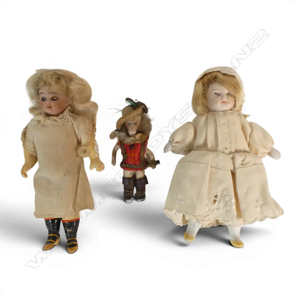 Three early 20thC china small dolls, Image 1++