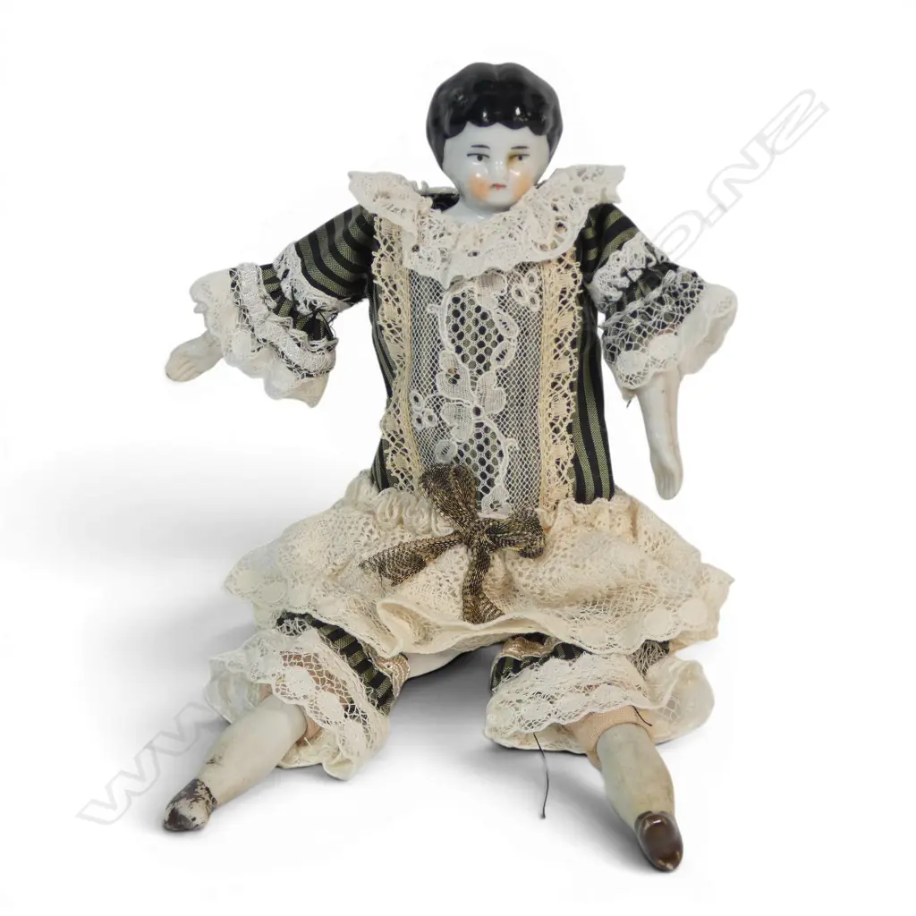 An early 20thC china doll, Image 1++
