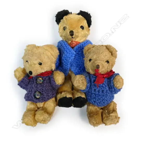 Three vintage teddy bears,