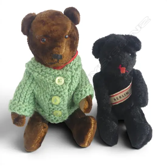 Two vintage teddy bears,