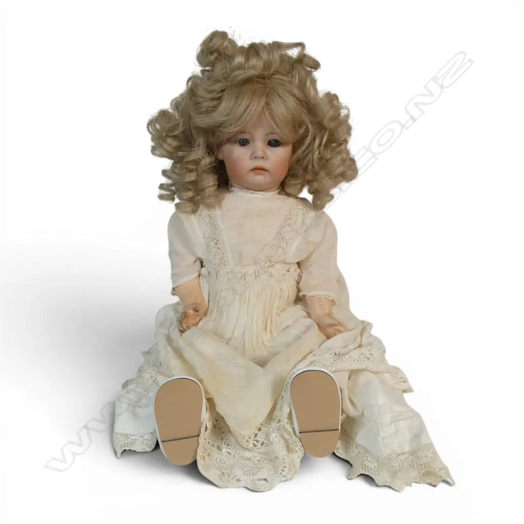 Kammer and Reinhardt china sleepy doll, Image 1++