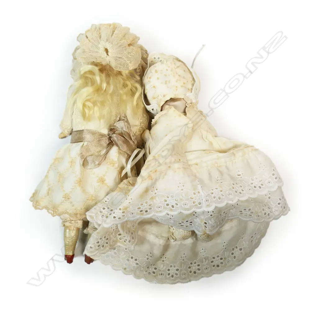 Two antique small sleepy girl dolls, Image 1++