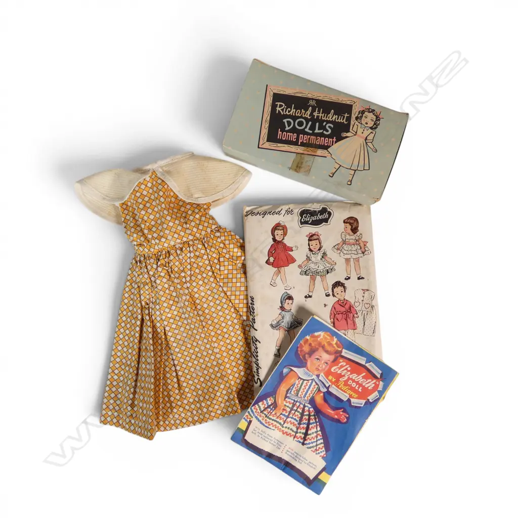 Pedigree 'Elizabeth' boxed doll with perm kit and sewing patterns, Image 1++