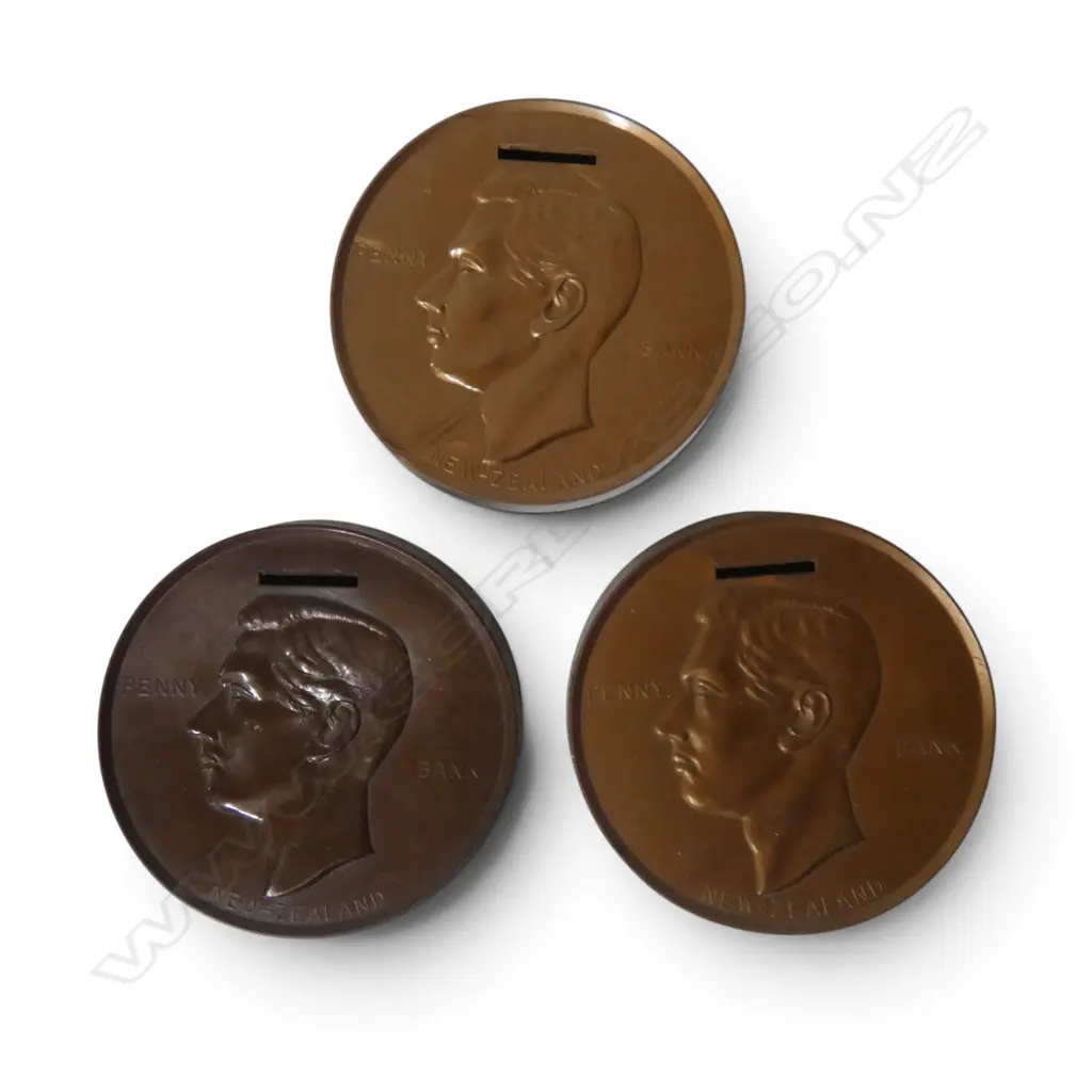 Cast iron Piggy Bankand three coin shaped money boxes, Image 1++