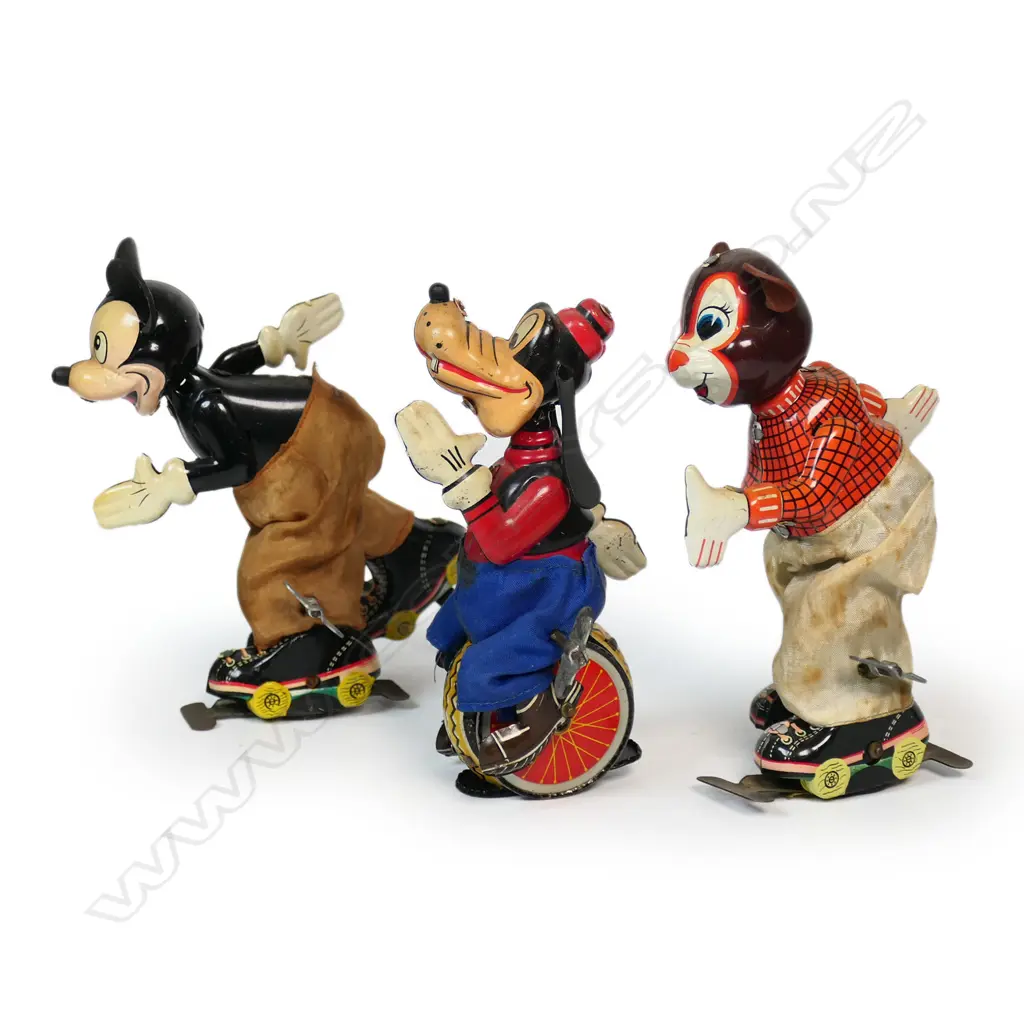 Three tinplate vintage mechanical Japanese Happy skater toys, Image 1++