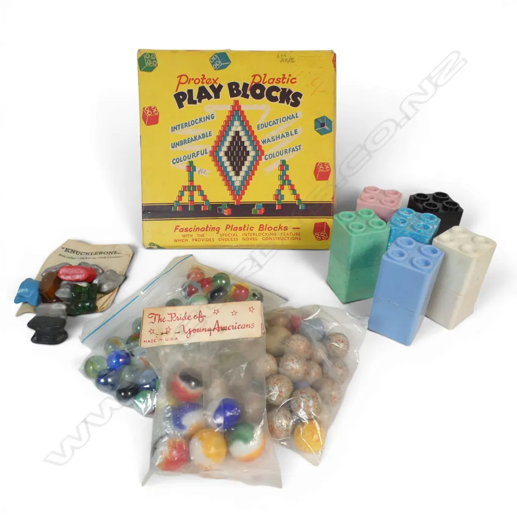 Three vintage packets of marbles, Image 1++