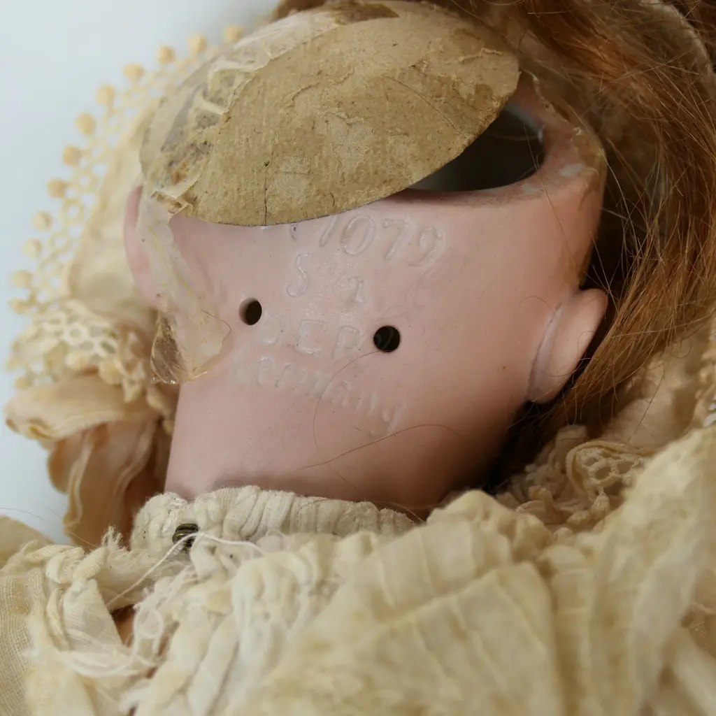 German wind-up walking doll with key, Image 1++