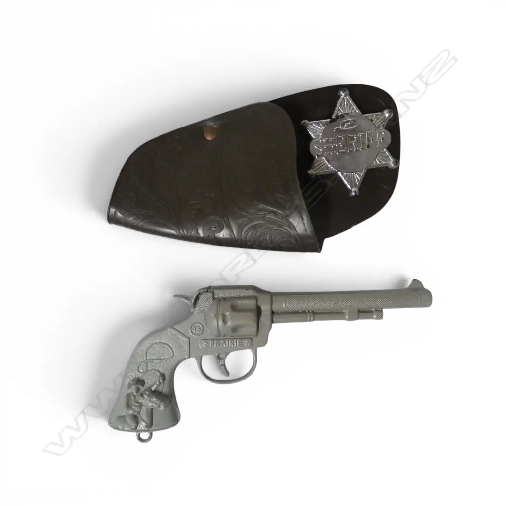 Vintage Prairie handgun with sheriff badge and holster, Image 1++