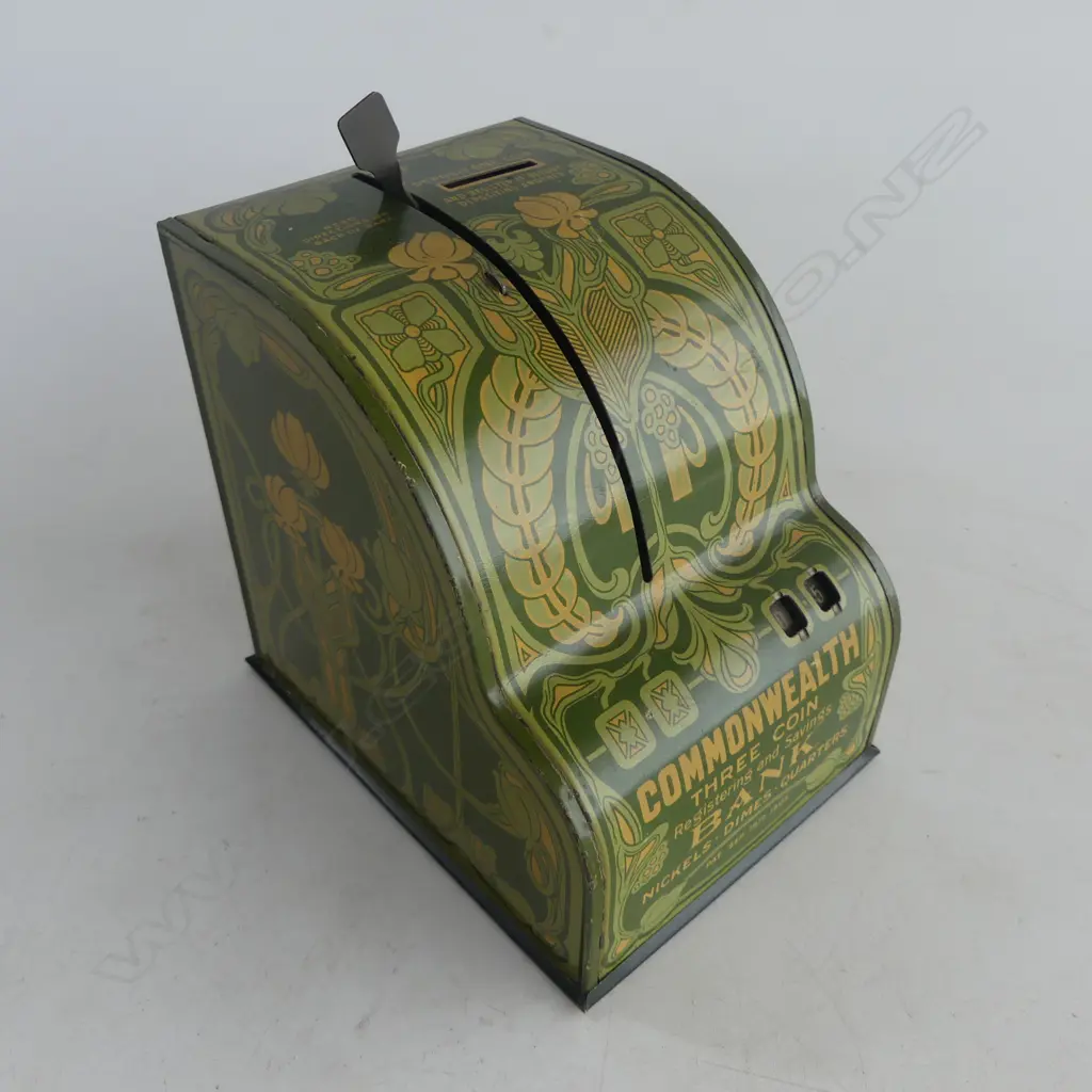Vintage tin Commonwealth Three Coin saving bank, Image 1++