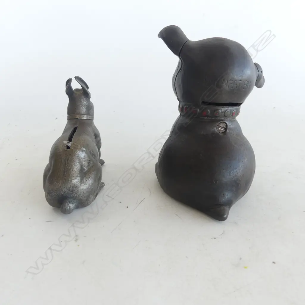 Two vintage animal shaped cast iron money banks, Image 1++