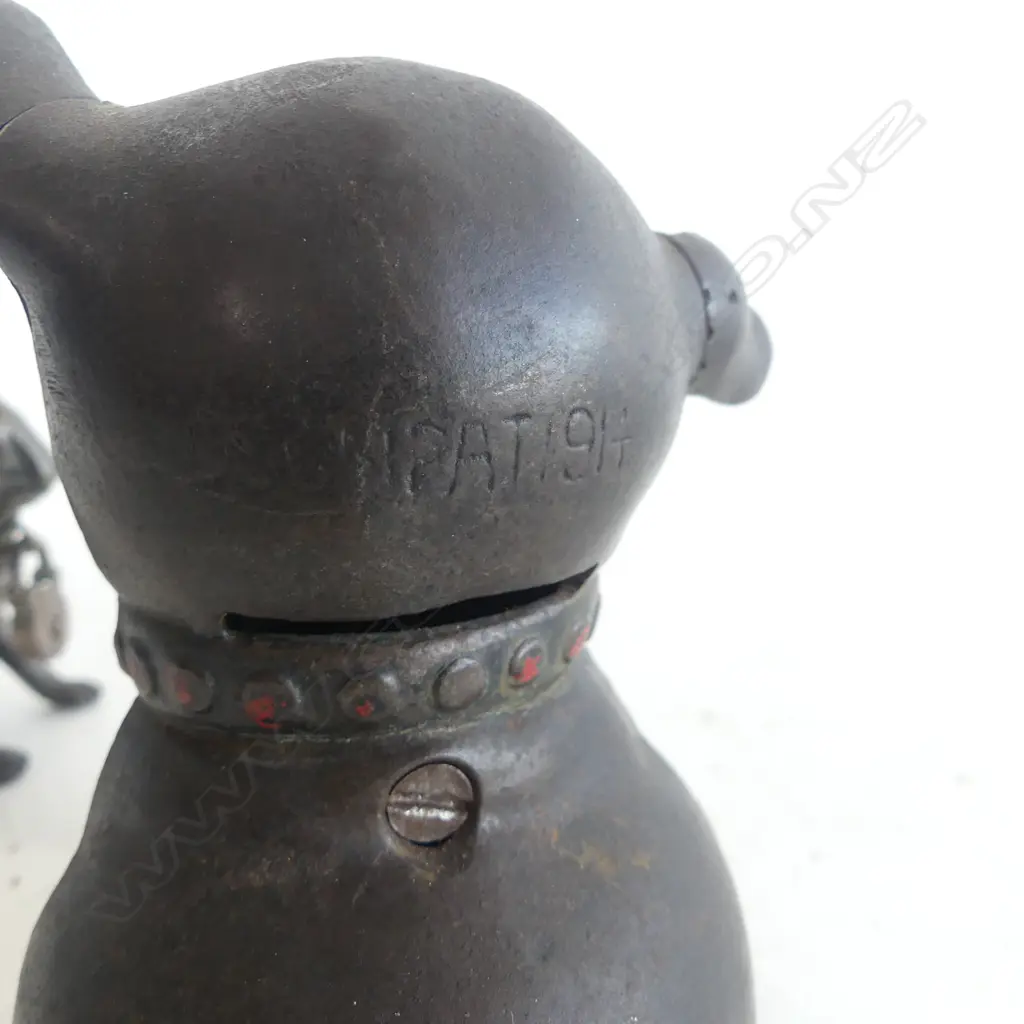 Two vintage animal shaped cast iron money banks, Image 1++