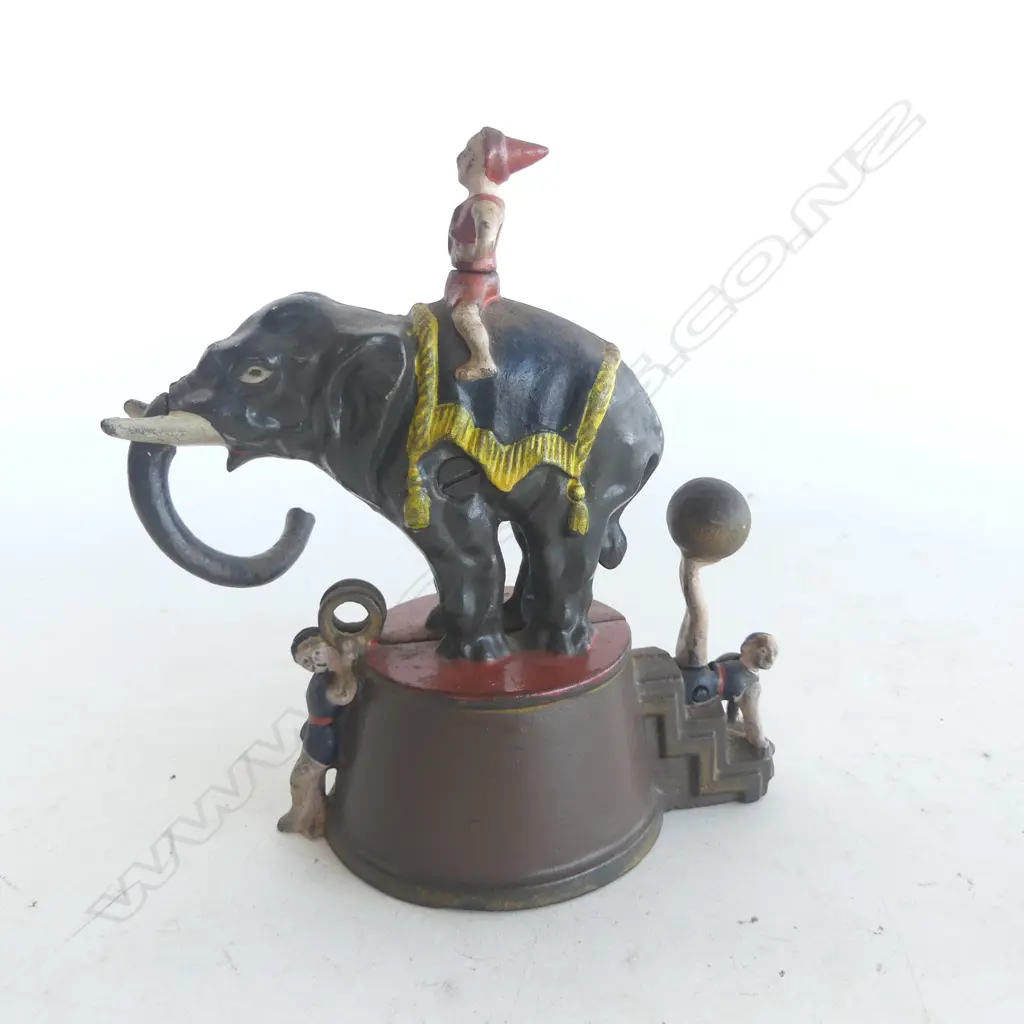 Mechanical 'Elephant and Three Clowns' money box, Image 1++