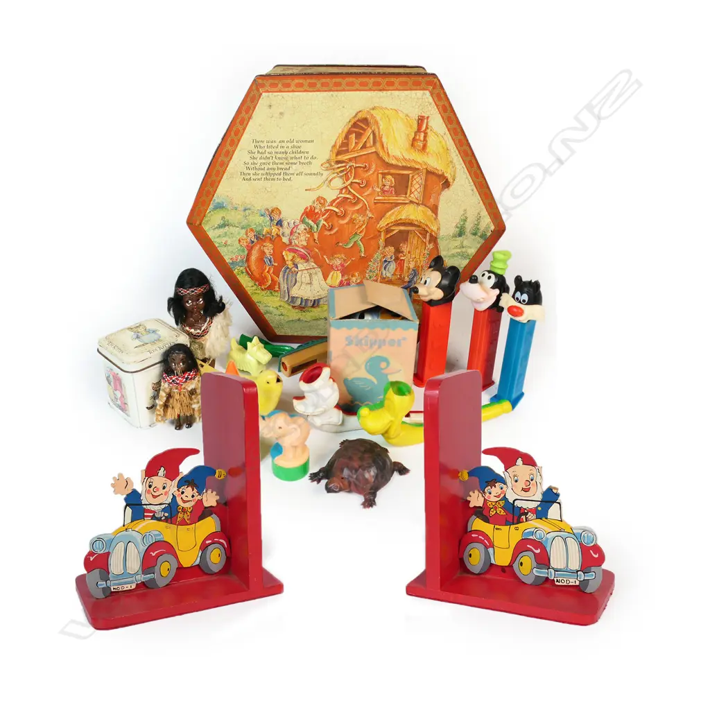 Pair Noddy bookends together with a nursery rhyme tin, Image 1++